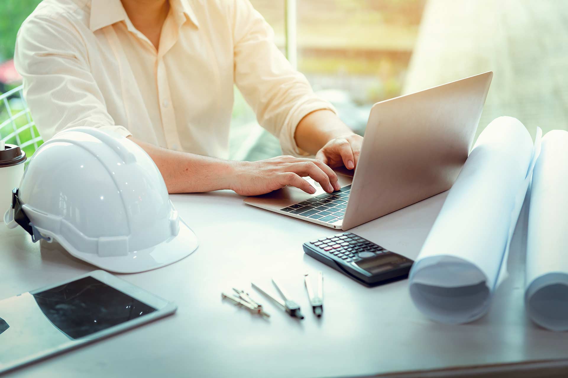 contractor-on-a-laptop.jpg
