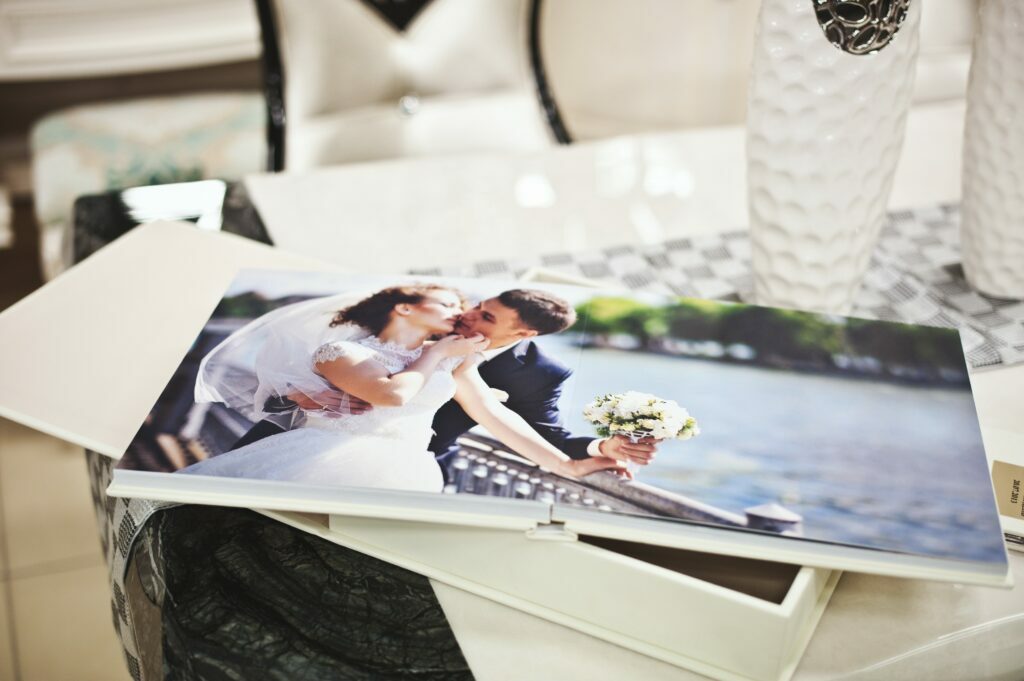 white-classic-wedding-book-and-album